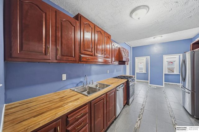 1415 N 33rd Street, Omaha, NE 68131