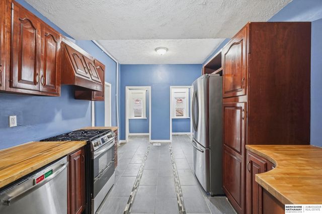 1415 N 33rd Street, Omaha, NE 68131