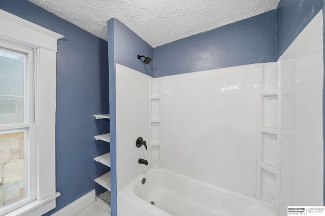 1415 N 33rd Street, Omaha, NE 68131