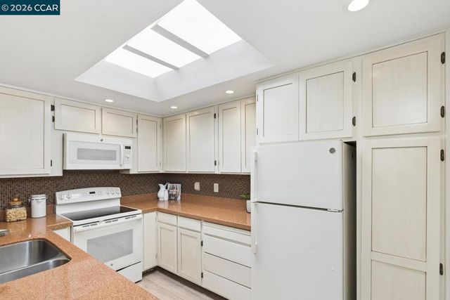 2409 Golden Rain Road 1, Walnut Creek, CA 94595