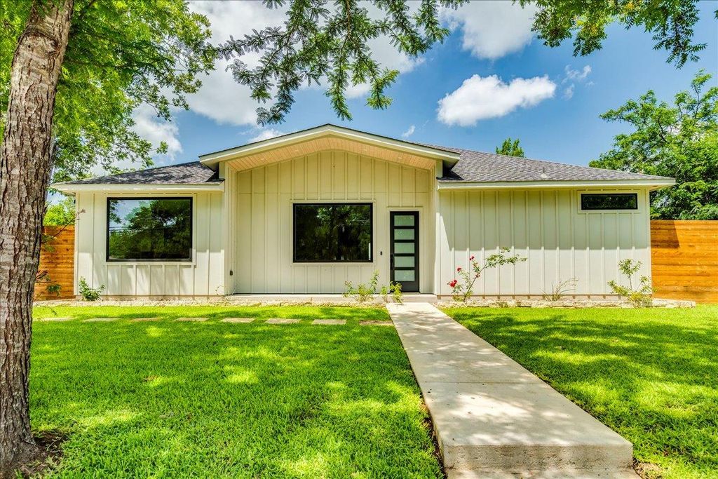 1215 Howard ST, Taylor, TX 76574