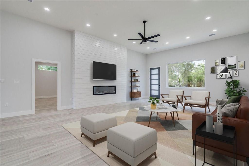 1215 Howard ST, Taylor, TX 76574