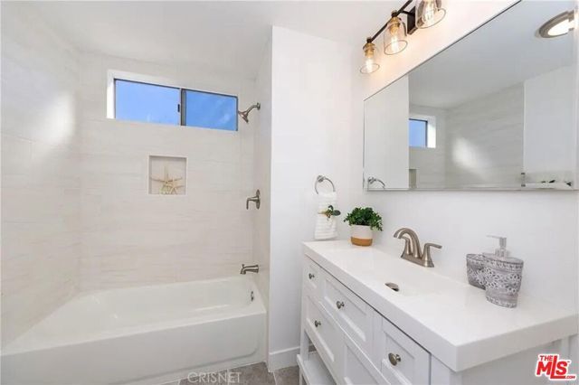 4350 Berryman Avenue 10, Los Angeles, CA 90066