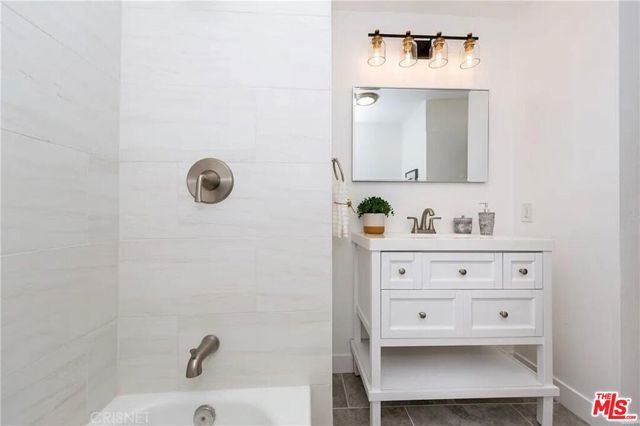 4350 Berryman Avenue 10, Los Angeles, CA 90066