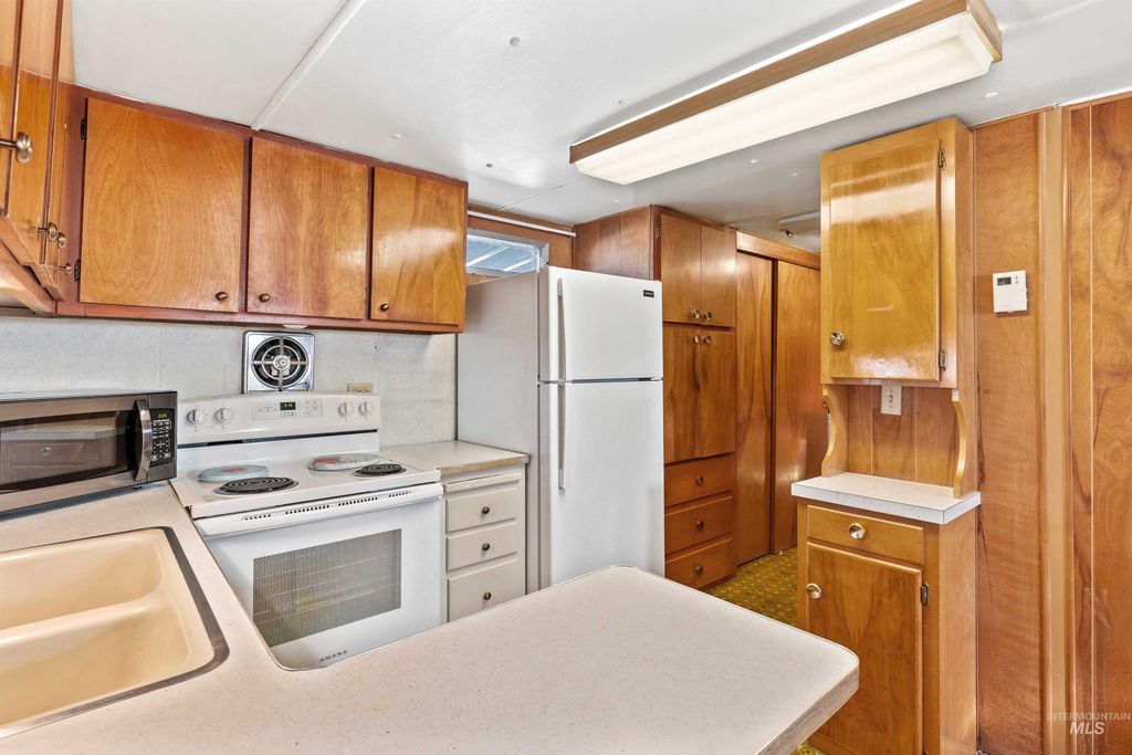 419 Fruitland Ave 8, Buhl, ID 83316 photo 10