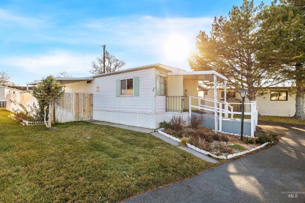 419 Fruitland Ave 8, Buhl, ID 83316 photo 3