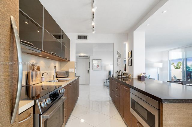 9273 Collins Ave 404, Surfside, FL 33154