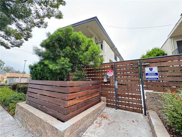 251 N Oakland Ave 3, Pasadena, CA 91101