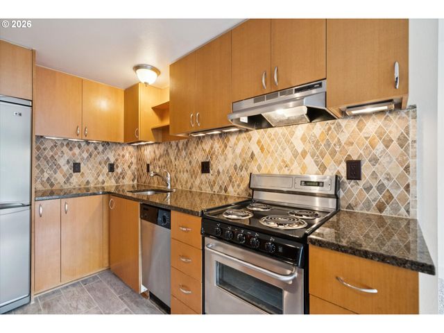 668 McVey Ave 75, Lake Oswego, OR 97034