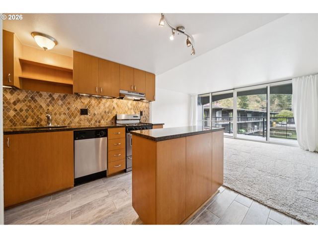 668 McVey Ave 75, Lake Oswego, OR 97034