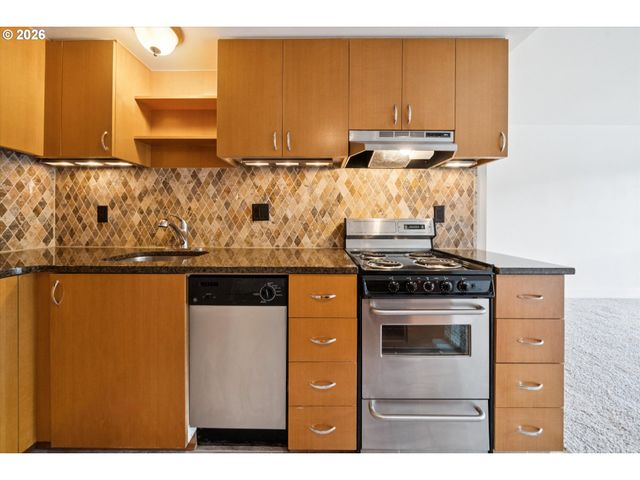 668 McVey Ave 75, Lake Oswego, OR 97034