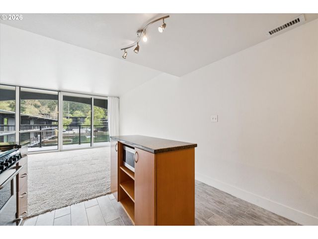 668 McVey Ave 75, Lake Oswego, OR 97034