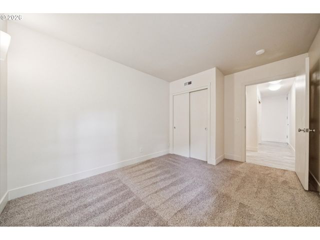 668 McVey Ave 75, Lake Oswego, OR 97034