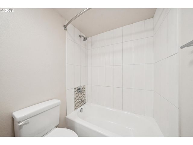 668 McVey Ave 75, Lake Oswego, OR 97034