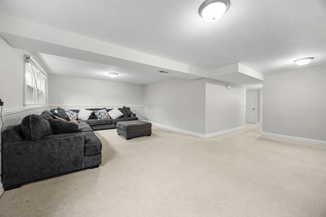 573 Maple Avenue, Lisle, IL 60532