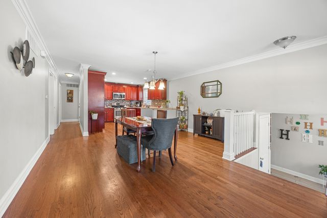 573 Maple Avenue, Lisle, IL 60532