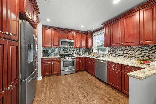 573 Maple Avenue, Lisle, IL 60532