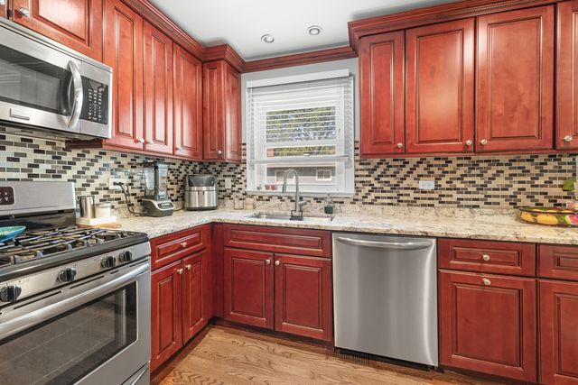 573 Maple Avenue, Lisle, IL 60532