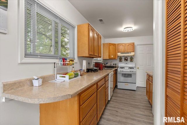 3012 E Enos Avenue, Springfield, IL 62702