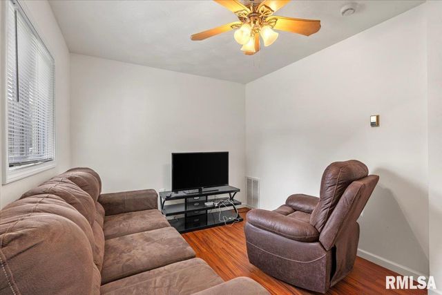 3012 E Enos Avenue, Springfield, IL 62702