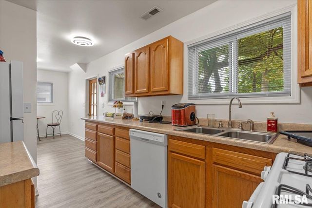 3012 E Enos Avenue, Springfield, IL 62702