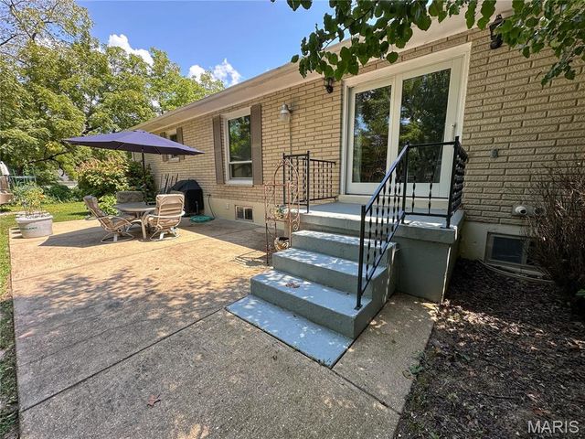 1403 S Henderson Street, Salem, MO 65560