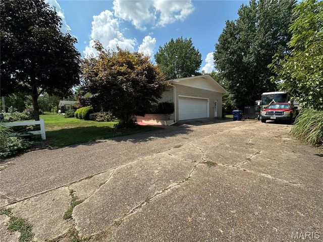 1403 S Henderson Street, Salem, MO 65560