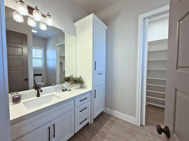 5516 E County Rd 93, Midland, TX 79706