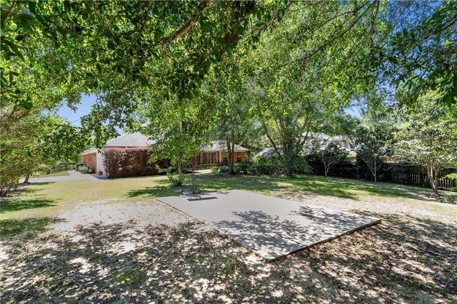 8992 Celeste Oaks Court N, Saraland, AL 36571