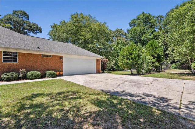 8992 Celeste Oaks Court N, Saraland, AL 36571