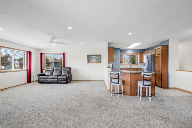 9900 55th Avenue N 8, Plymouth, MN 55442