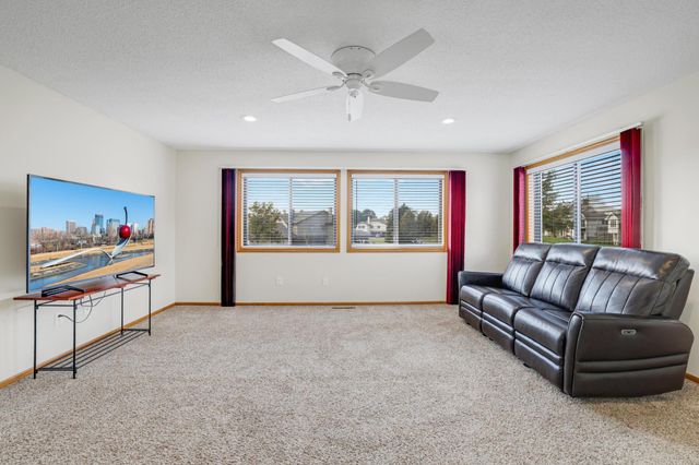 9900 55th Avenue N 8, Plymouth, MN 55442