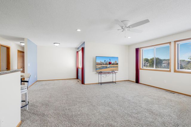 9900 55th Avenue N 8, Plymouth, MN 55442