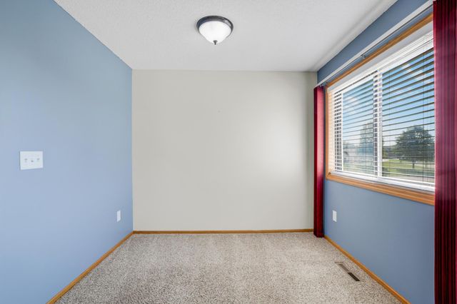 9900 55th Avenue N 8, Plymouth, MN 55442