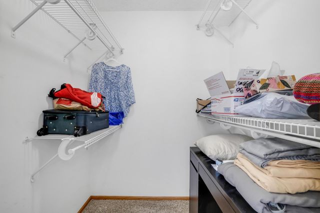 9900 55th Avenue N 8, Plymouth, MN 55442