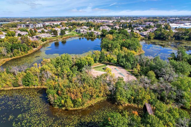 9900 55th Avenue N 8, Plymouth, MN 55442