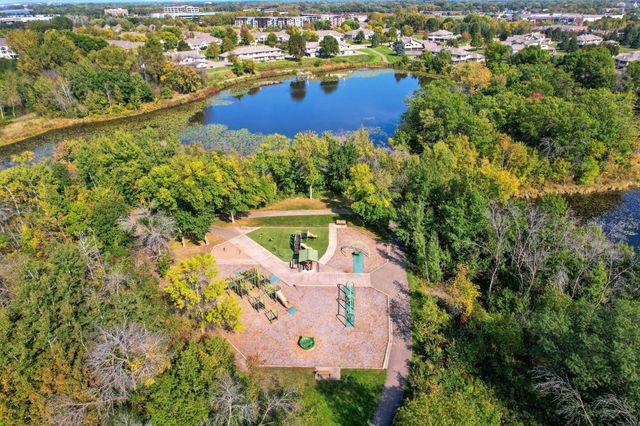 9900 55th Avenue N 8, Plymouth, MN 55442