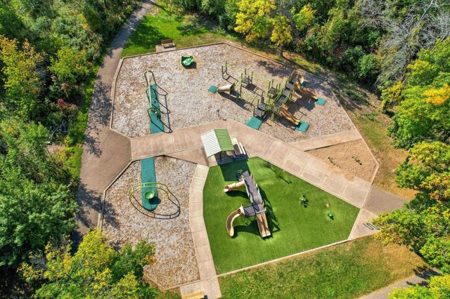 9900 55th Avenue N 8, Plymouth, MN 55442