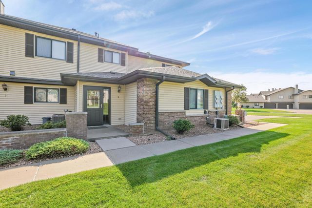 9900 55th Avenue N 8, Plymouth, MN 55442