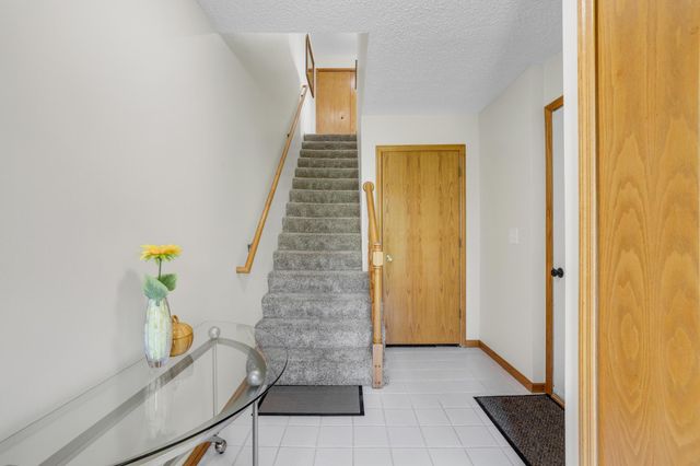 9900 55th Avenue N 8, Plymouth, MN 55442