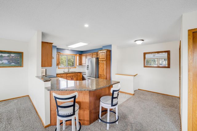 9900 55th Avenue N 8, Plymouth, MN 55442