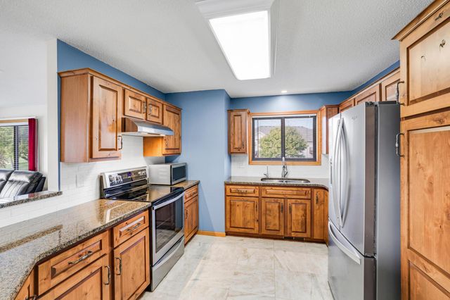 9900 55th Avenue N 8, Plymouth, MN 55442