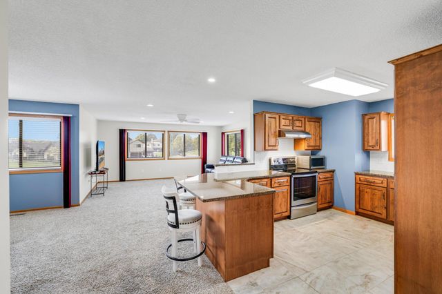 9900 55th Avenue N 8, Plymouth, MN 55442