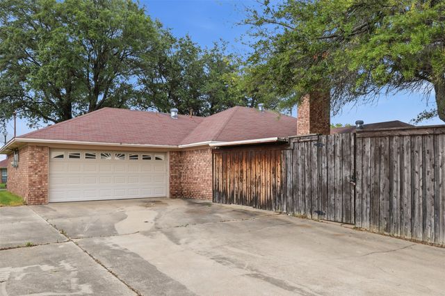 121 Hollie Circle, Sulphur Springs, TX 75482