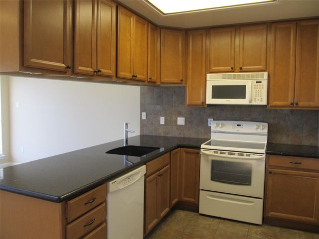 4747 Nasa Parkway 309, Seabrook, TX 77586