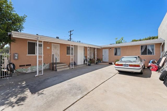 4728 , 4730 Myrtle Avenue, San Diego, CA 92105