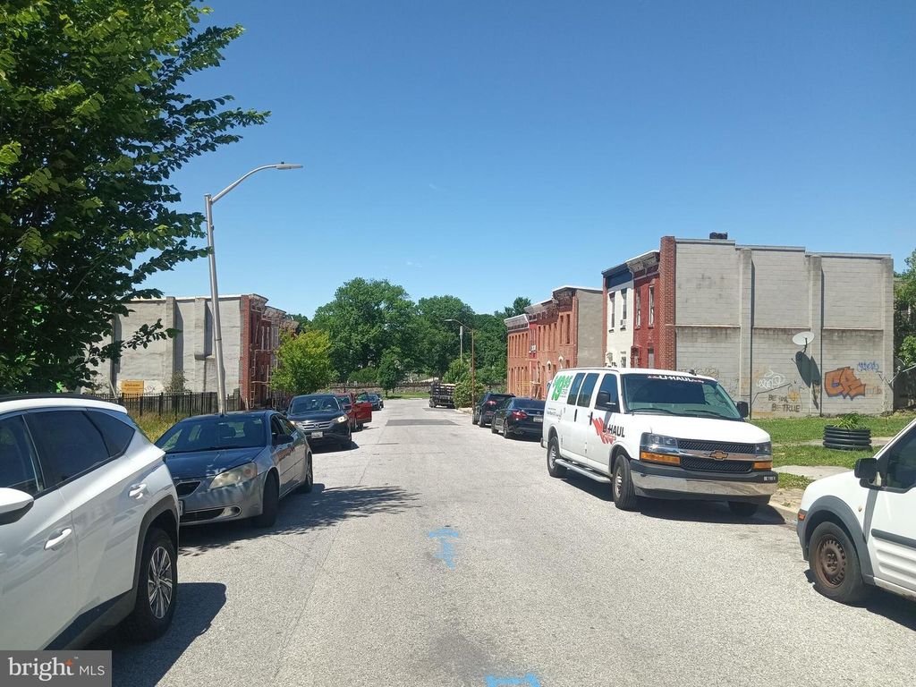 Image 2 of property listing at 1301 VALLEY ST, Baltimore, MD 21202