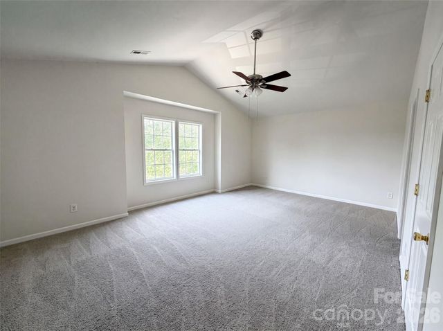 5714 Waverly Lynn Lane, Charlotte, NC 28269