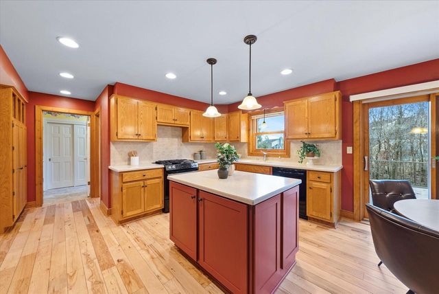 387 W Juniper DRIVE, Grafton, WI 53024