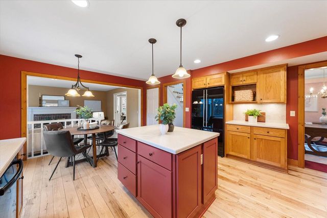 387 W Juniper DRIVE, Grafton, WI 53024